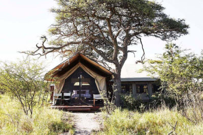extérieur d'une chambre au Camp Kalahari, Makgadikgadi Pan, Botswana