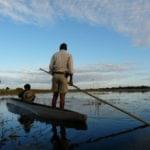 Ballade en mokoro dans le delta de l'Okavango au Botswana