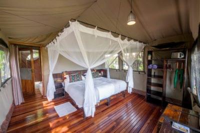 intérieur d'une safari tent au Sango Camp, Moremi, Botswana