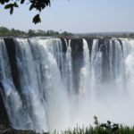 Vue sur les chutes Victoria depuis le parc National au Zimbabwe