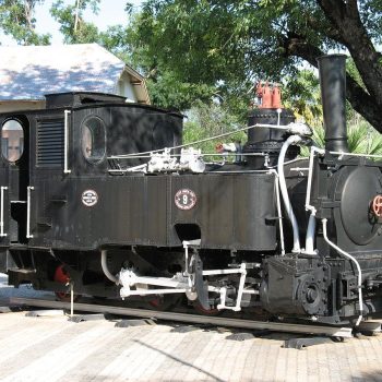 1200px-Arnold_Jung_Lokomotive_Tsumeb_anagoria