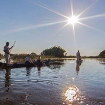 Mokoro à Camp Okavango, delta de l'Okavango au Botswana